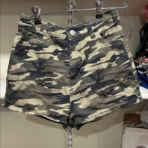 SHEIN Camo Print Kids Shorts